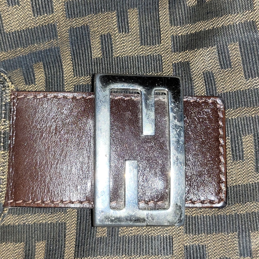 Vintage Fendi Bag 😍 - Picture 6 of 16